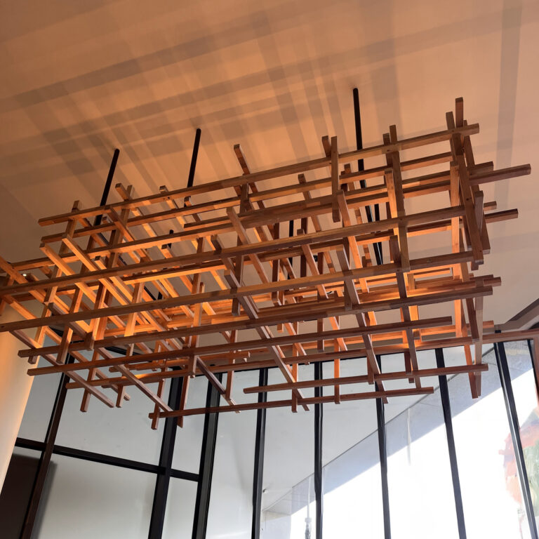 ALu01 – Suspension en bois surcyclé