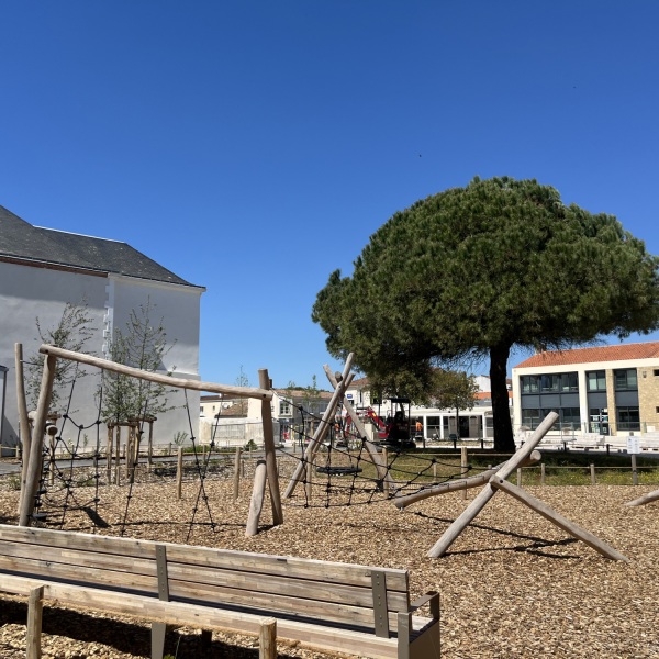AP02-AGENCEMENT-PARVIS-SAINT-HILAIRE6307-LT