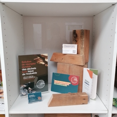 100Detours-etagere-Salon_du_reemploi-MEG